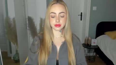 Snapshot of sexy_coralie chatting on May 10, 6:40 am C o r a l i e online show from May 10, 6:40 am