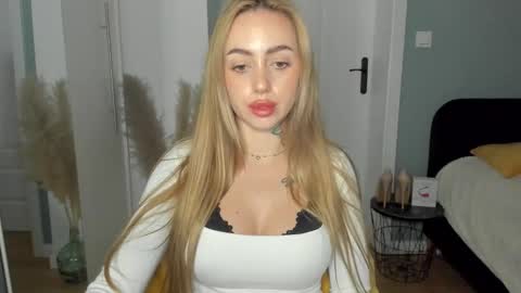 Snapshot of sexy_coralie chatting on May 13, 2:03 pm C o r a l i e online show from May 13, 2:03 pm
