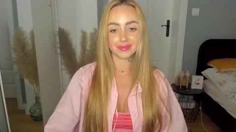 Snapshot of sexy_coralie chatting on May 29, 2:26 pm C o r a l i e online show from May 29, 2:26 pm
