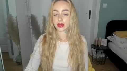 Snapshot of sexy_coralie chatting on May 31, 1:40 pm C o r a l i e online show from May 31, 1:40 pm