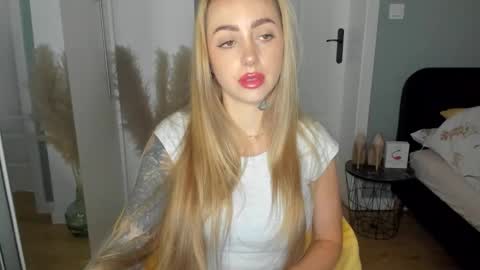 Snapshot of sexy_coralie chatting on June 9, 6:36 am C o r a l i e online show from June 9, 6:36 am