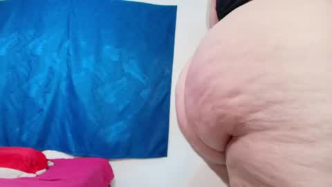 Snapshot of sexy_curvi chatting on June 27, 3:28 pm karla instagram online show from June 27, 3:28 pm