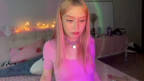 Snapshot of sexy_cute18 chatting on July 11, 1:52 am Eva online show from July 11, 1:52 am