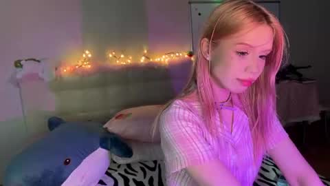 Snapshot of sexy_cute18 chatting on July 15, 12:16 am Eva online show from July 15, 12:16 am