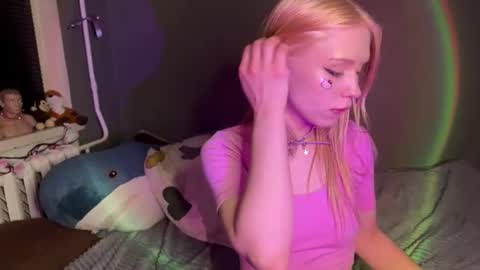 Snapshot of sexy_cute18 chatting on July 31, 1:05 am Eva online show from July 31, 1:05 am