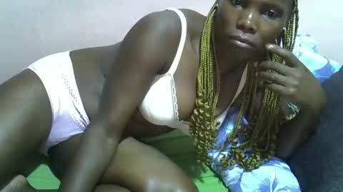 Snapshot of sexy_dolly2 chatting on February 4, 4:35 pm sexy dolly online show from February 4, 4:35 pm