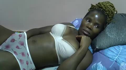 Snapshot of sexy_dolly2 chatting on February 27, 9:09 am sexy dolly online show from February 27, 9:09 am