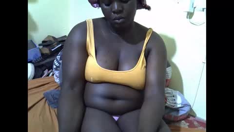 Snapshot of sexy_ebony20 chatting on October 6, 1:25 am ebony online show from October 6, 1:25 am