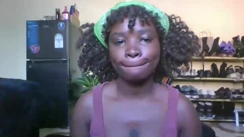 Snapshot of sexy_ebony_princess chatting on September 17, 5:42 am Trina online show from September 17, 5:42 am