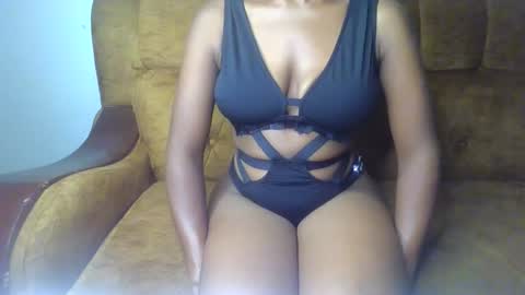 Ellahh online show from May 28, 1:36 am