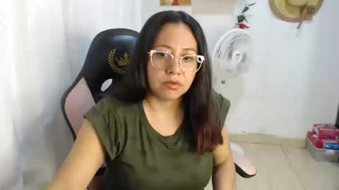 Snapshot of sexy_goddes1 chatting on October 18, 4:26 am layla violeta gomez online show from October 18, 4:26 am