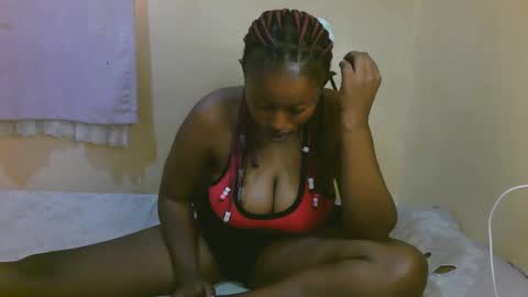 Snapshot of sexy_latasha chatting on April 18, 7:01 am sexy_latasha online show from April 18, 7:01 am
