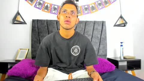 sexy_latin_cum online show from October 27, 3:43 am