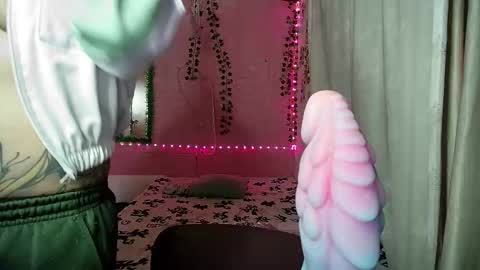 Snapshot of sexy_lolas chatting on November 2, 7:33 am sexy lolas online show from November 2, 7:33 am