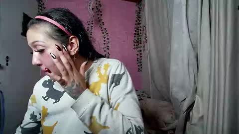 Snapshot of sexy_lolas chatting on November 3, 1:19 am sexy lolas online show from November 3, 1:19 am