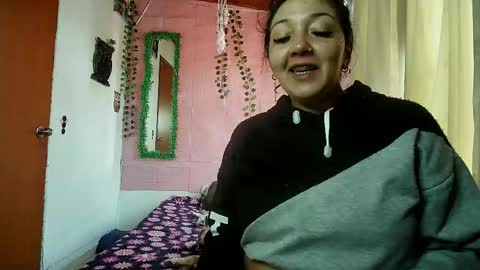 sexy lolas online show from April 20, 8:43 pm
