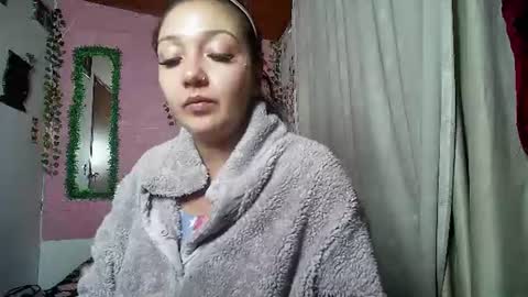 Snapshot of sexy_lolas chatting on June 14, 2:24 am sexy lolas online show from June 14, 2:24 am