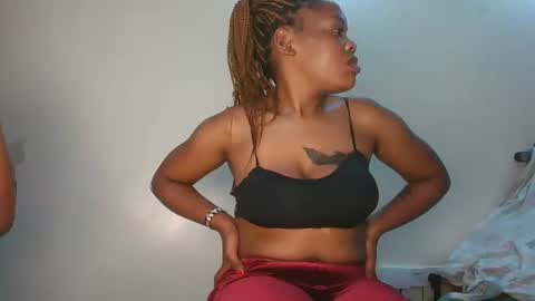 Snapshot of sexy_lyna chatting on February 9, 7:07 pm sexy_lyna online show from February 9, 7:07 pm