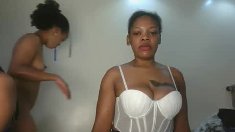 Snapshot of sexy_lyna chatting on February 18, 4:25 pm sexy_lyna online show from February 18, 4:25 pm