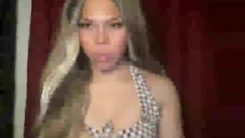 Snapshot of sexy_maevemorexxx chatting on June 18, 1:37 pm Nicole online show from June 18, 1:37 pm