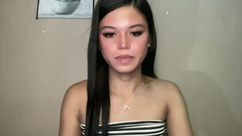 Snapshot of sexy_maevemorexxx chatting on June 27, 12:22 pm Nicole online show from June 27, 12:22 pm