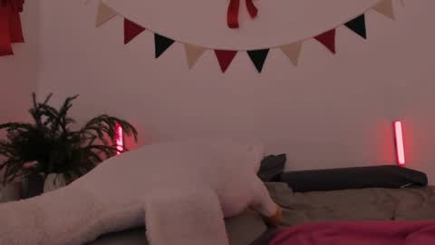 Snapshot of sexy_misses19 chatting on January 8, 4:22 pm Ellie Mia online show from January 8, 4:22 pm