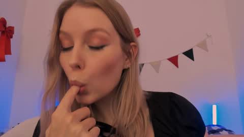 Snapshot of sexy_misses19 chatting on January 24, 7:49 pm Ellie Mia online show from January 24, 7:49 pm