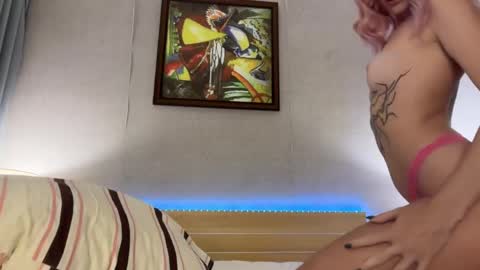 Ellie Mia online show from April 17, 4:32 pm