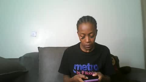 SEXY MOMAH online show from April 4, 6:16 pm