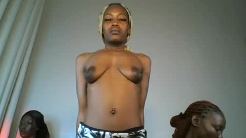 Snapshot of sexy_momah chatting on June 22, 1:07 am SEXY MOMAH online show from June 22, 1:07 am