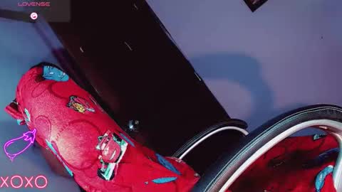 queen online show from April 15, 12:23 pm