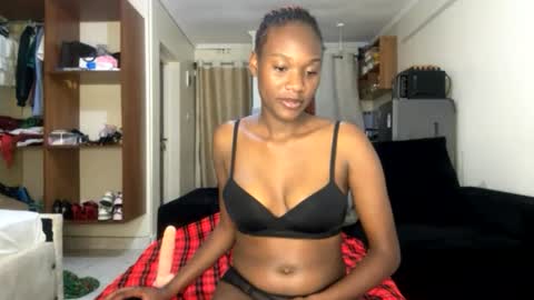 Snapshot of sexy_nyla chatting on June 18, 11:20 pm Nyla online show from June 18, 11:20 pm