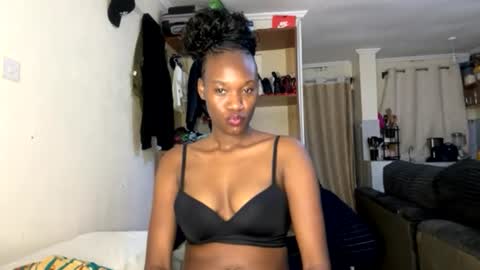 Snapshot of sexy_nyla chatting on July 18, 8:01 pm Nyla online show from July 18, 8:01 pm