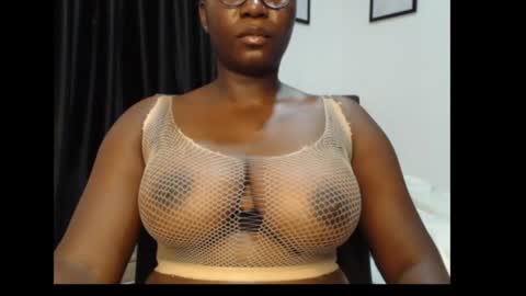 Snapshot of sexy_pearl12 chatting on July 4, 7:25 am zoe online show from July 4, 7:25 am