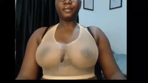 Snapshot of sexy_pearl12 chatting on July 9, 7:12 am zoe online show from July 9, 7:12 am
