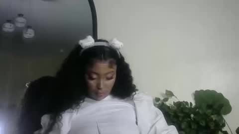 sexy pigeon online show from April 18, 6:45 pm