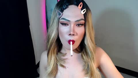 Snapshot of sexy_rc18 chatting on December 4, 8:29 pm RC online show from December 4, 8:29 pm