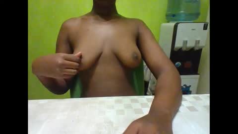 Snapshot of sexy_siren_ chatting on October 5, 12:42 am Valentine online show from October 5, 12:42 am