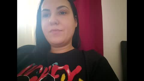 Snapshot of sexy_slimm25 chatting on November 10, 8:24 am Slimm online show from November 10, 8:24 am