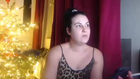 Snapshot of sexy_slimm25 chatting on December 21, 3:08 pm Slimm online show from December 21, 3:08 pm