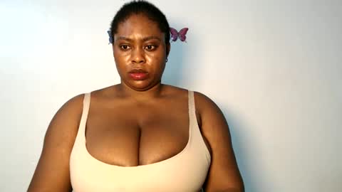 Snapshot of sexy_wetpussyy chatting on December 19, 10:39 pm Luna online show from December 19, 10:39 pm