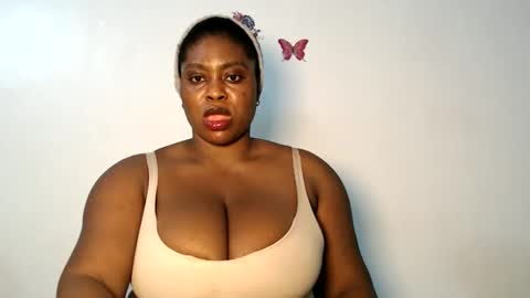 Snapshot of sexy_wetpussyy chatting on December 20, 11:01 pm Luna online show from December 20, 11:01 pm