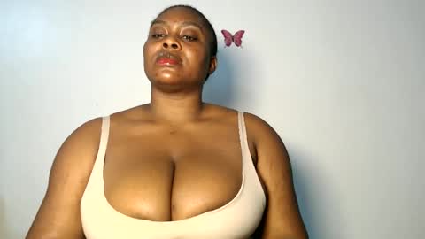 Snapshot of sexy_wetpussyy chatting on February 12, 9:32 pm Luna online show from February 12, 9:32 pm