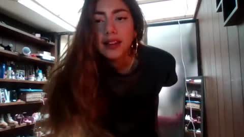 Snapshot of sexyaliceskay chatting on June 22, 5:32 pm Alice Skay online show from June 22, 5:32 pm