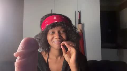 sexyasszeeee online show from April 15, 7:58 pm