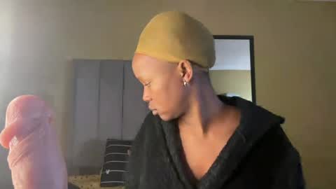 Snapshot of sexyasszeeee chatting on June 24, 8:46 am sexyasszeeee online show from June 24, 8:46 am