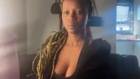 Snapshot of sexyasszeeee chatting on July 10, 8:40 am sexyasszeeee online show from July 10, 8:40 am