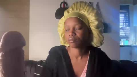 Snapshot of sexyasszeeee chatting on July 19, 9:35 am sexyasszeeee online show from July 19, 9:35 am