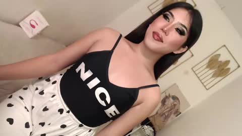 Snapshot of sexybaby2999 chatting on January 6, 12:02 pm Lexie online show from January 6, 12:02 pm