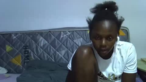 Snapshot of sexybeiby1 chatting on February 10, 5:17 pm sexybeiby1 online show from February 10, 5:17 pm